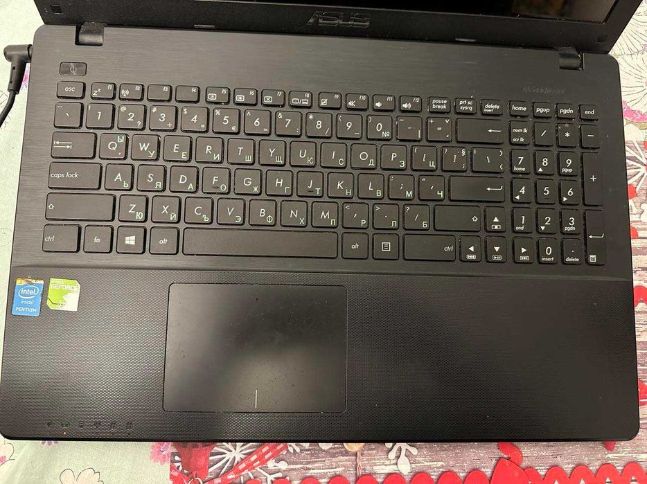 Продавам лаптоп ASUS
