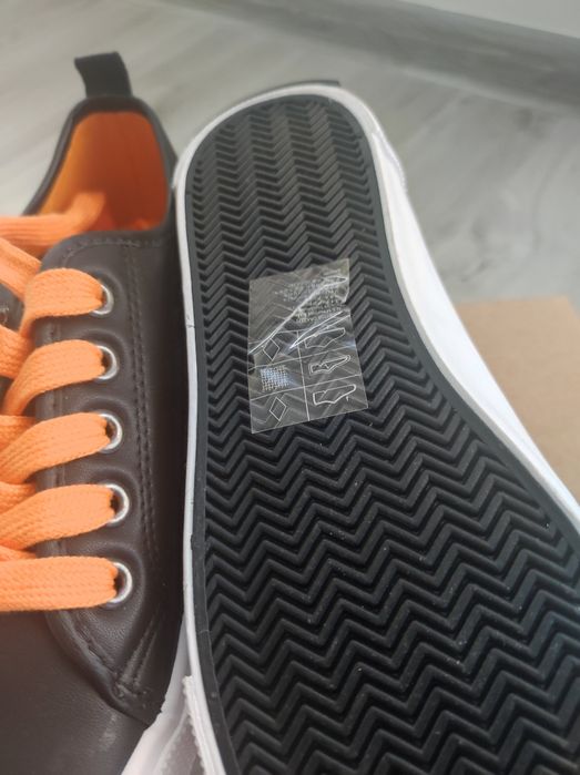 Уникални кецове HM нови!