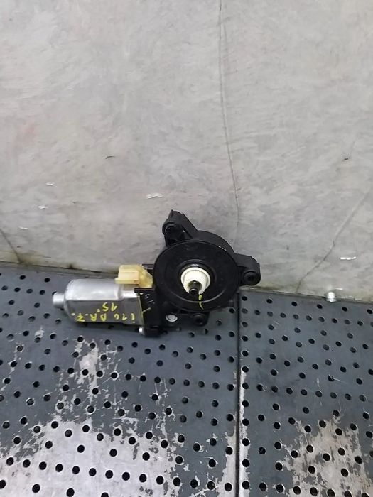 Motoras macara dreapta fata hyundai i10 ba ia