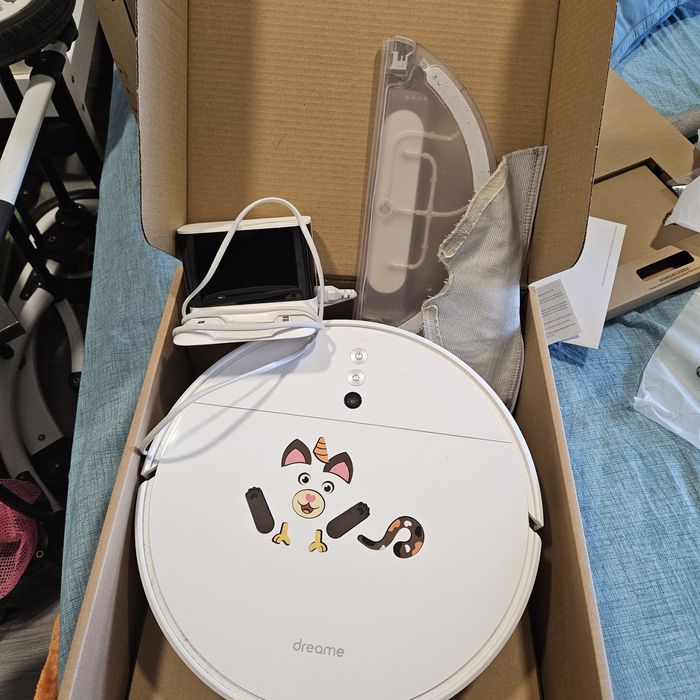 Робот пылесос с камерой