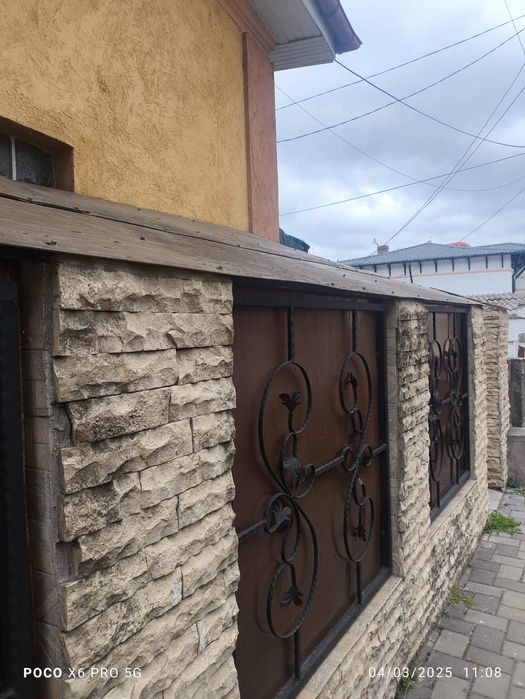 Vand casa cu 3 camere