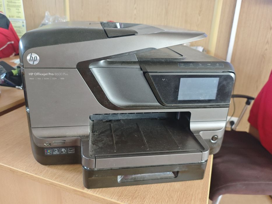 Vând imprimantă HP OfficeJet Pro 8600 Plus – pentru reparație sau piese