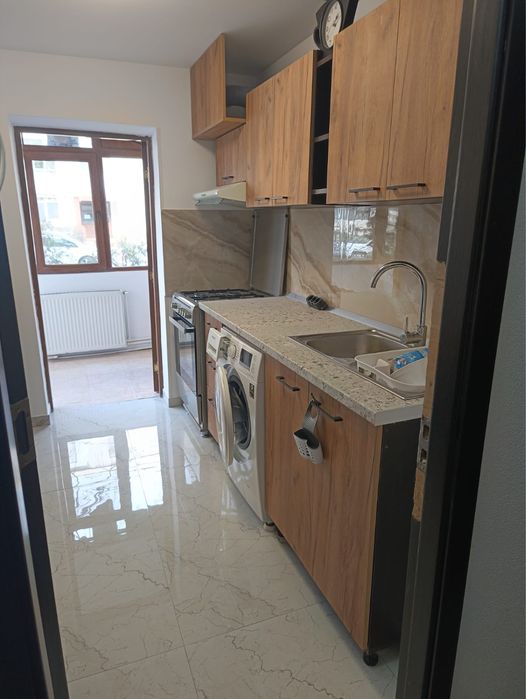 Inchiriez apt cu 3 camere, 380€