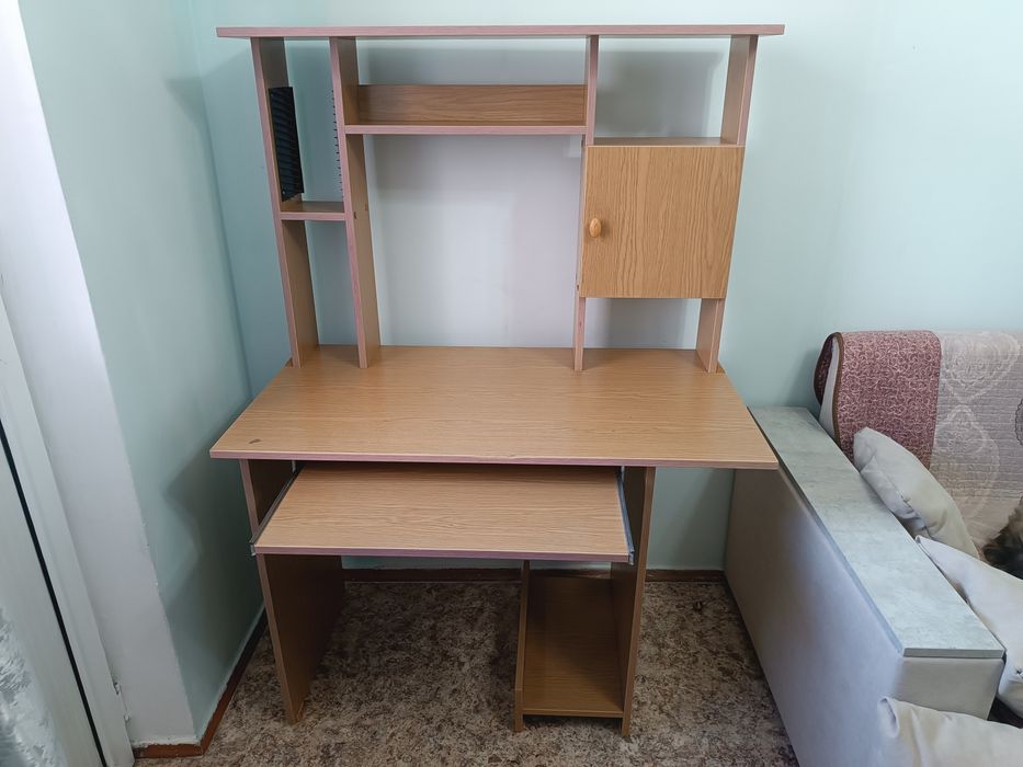 Продаю компьютерный стол