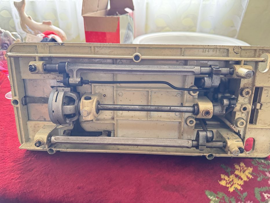 Masina de cusut defecta