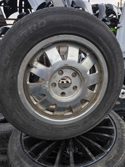 Продаваме 1бр. лета джанта с гума за Audi A4 B5