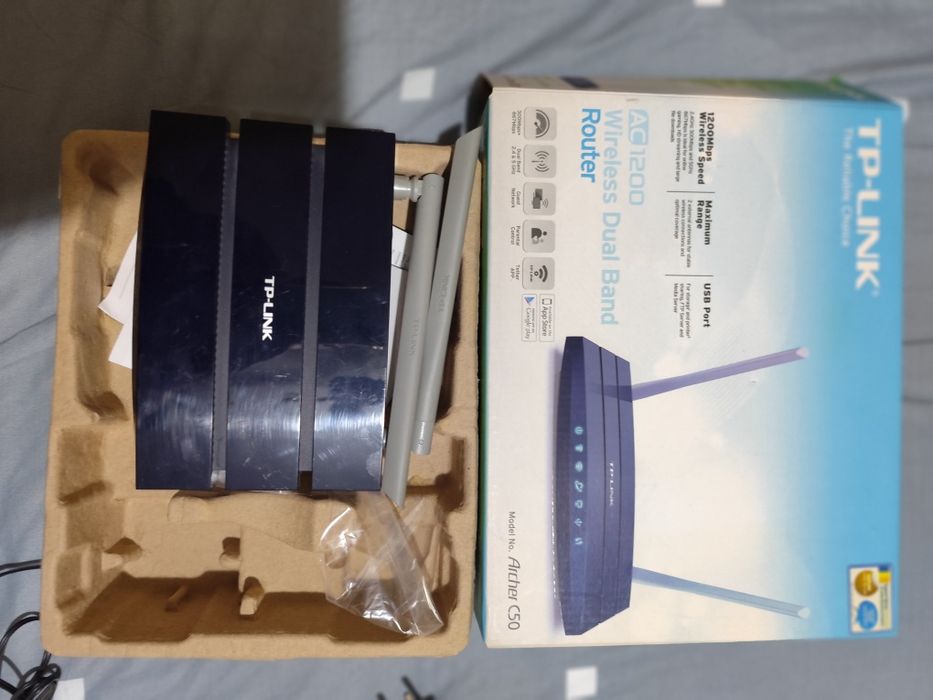 Router Tenda și două routere TPLink utilizate