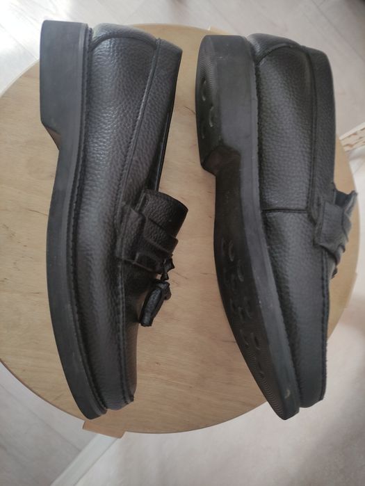 Продается обувь.