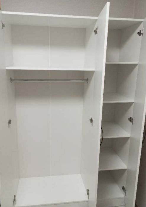 Шкаф продам белый зеркалом