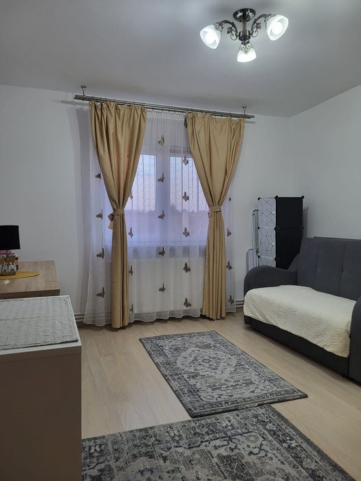 Închiriez garsoniera