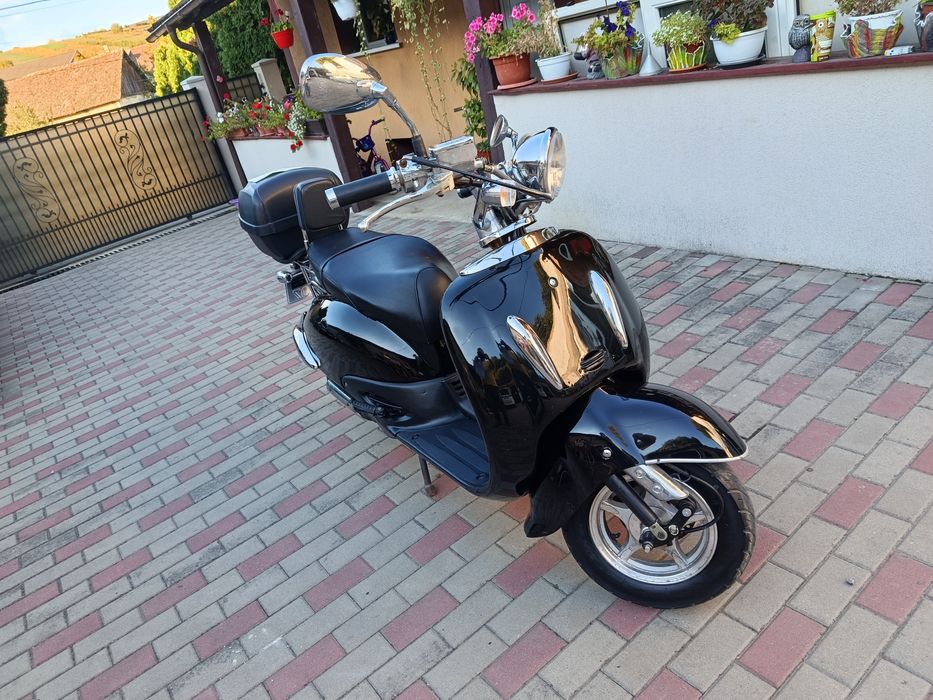 Vând scuter 125 CC