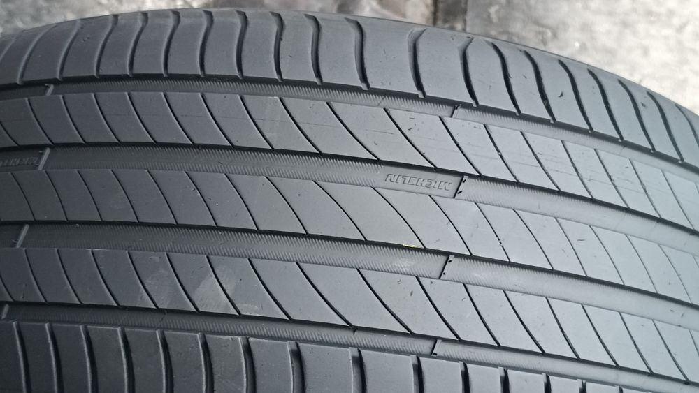 225/50/17 Michelin