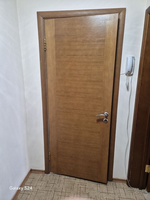 Дверь б/у из дерево