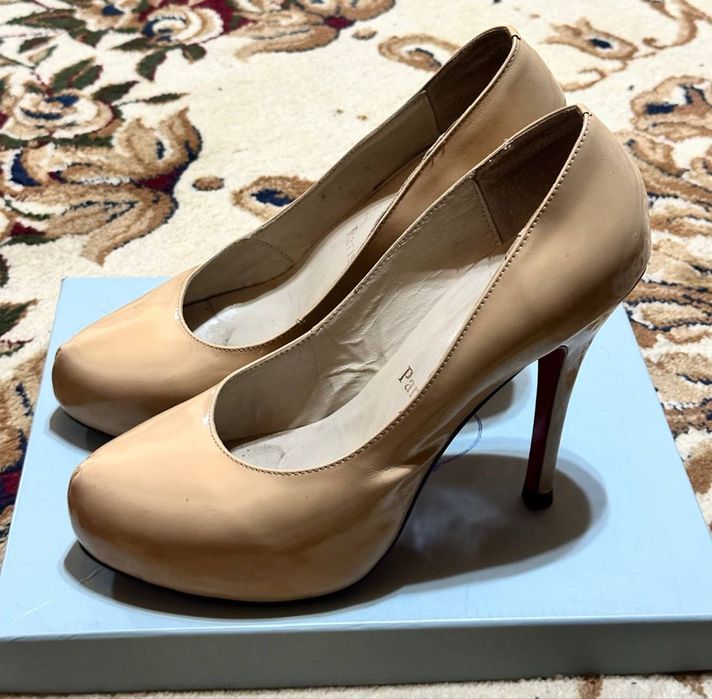 Louboutin 39-размер