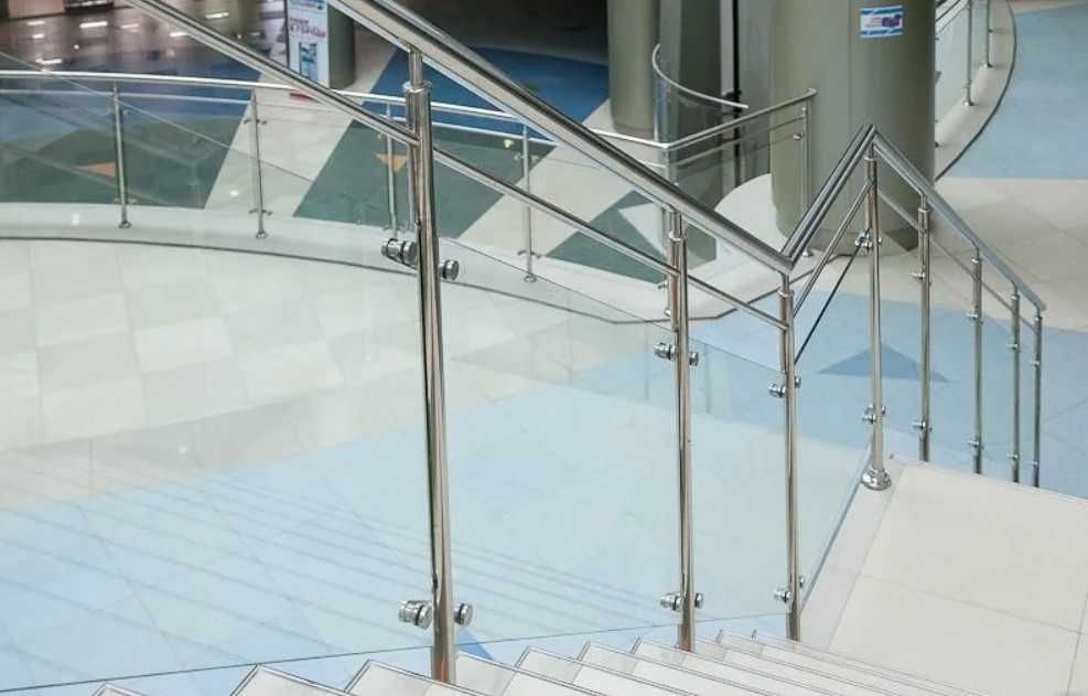 Пластиковые окна, двери, москитные сетки. Перила/Навес/Душ кабина