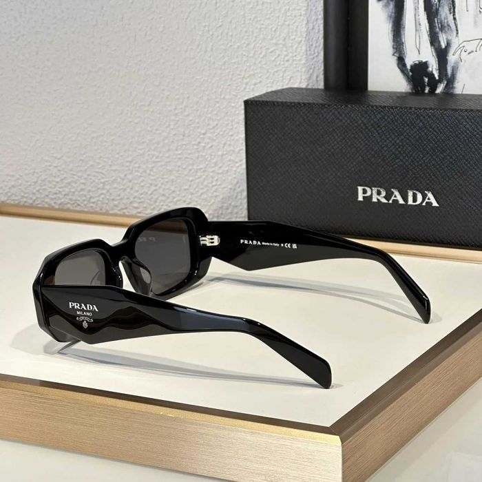 Vand ochelari Prada Runaway noi