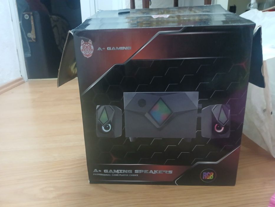 Vând boxe cu leduri