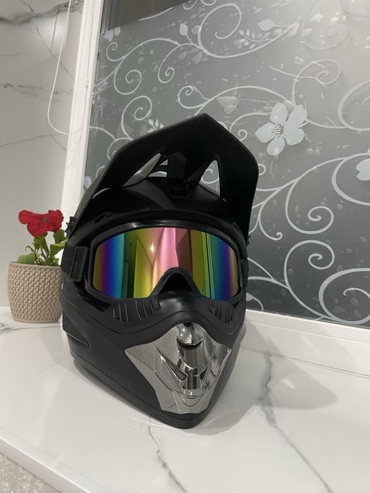 Каска шлем продам