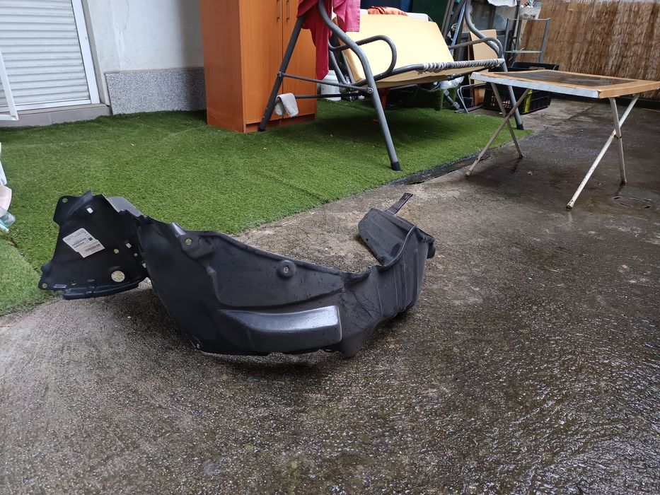 Продавам ляв подкалник за Тойота Аурис, 2016 г