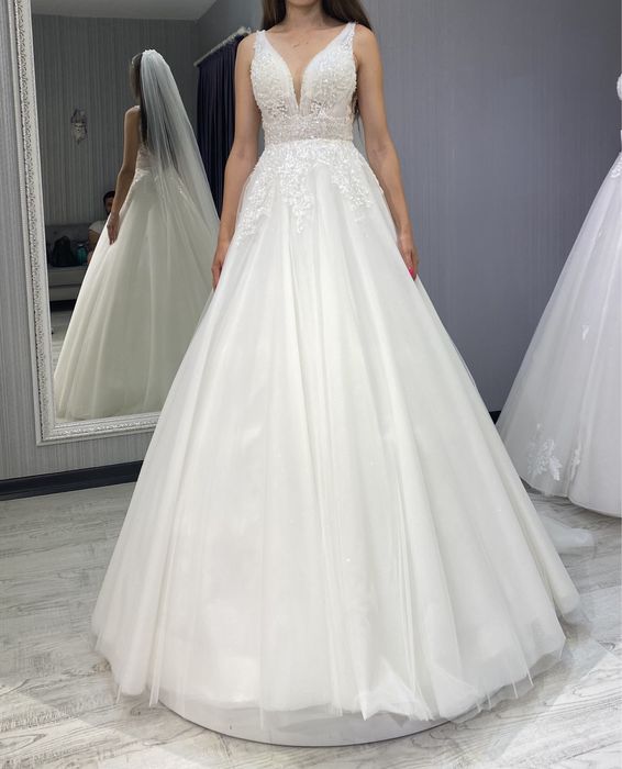 Булчинска рокля от коприна - стилна и много удобна