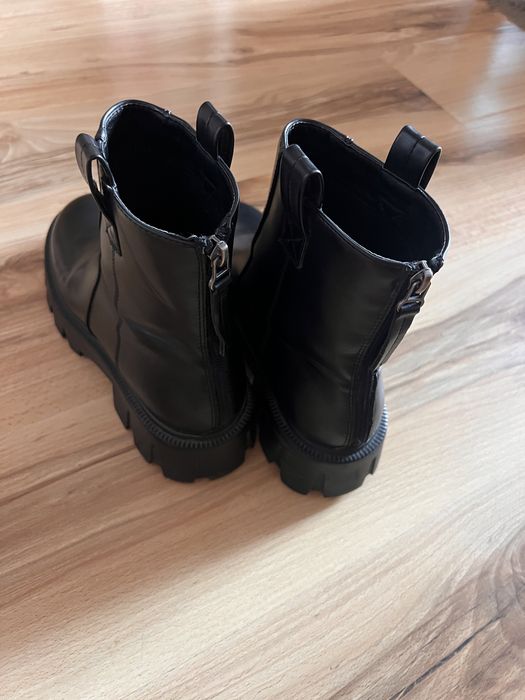 Черни ниски боти  About You