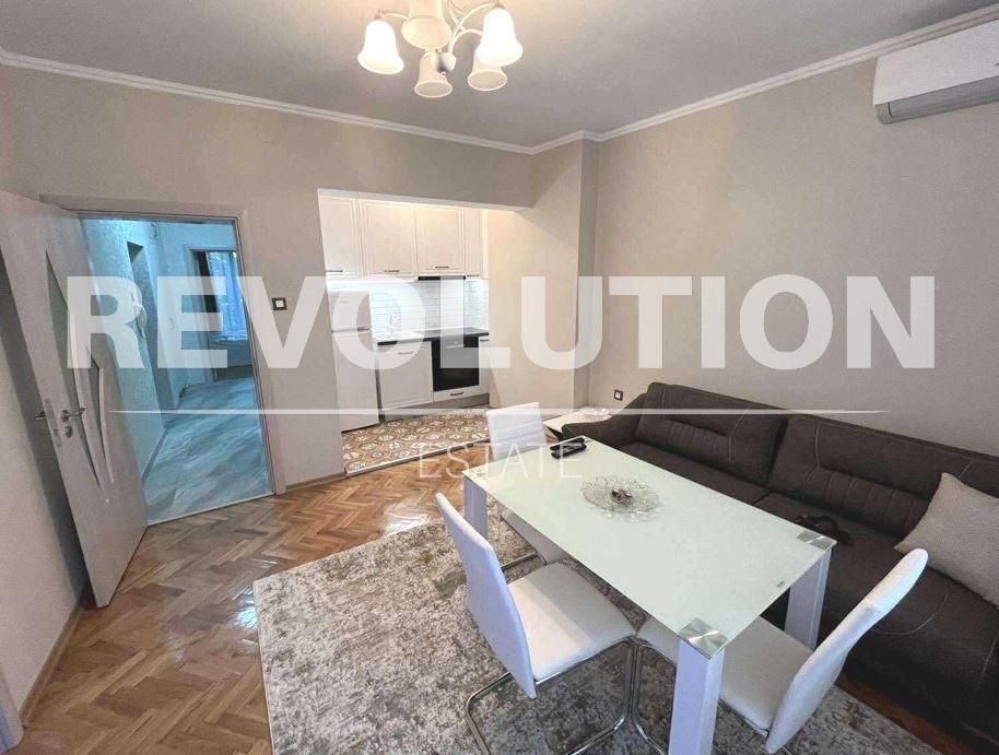 Тристаен апартамент в района на Център!