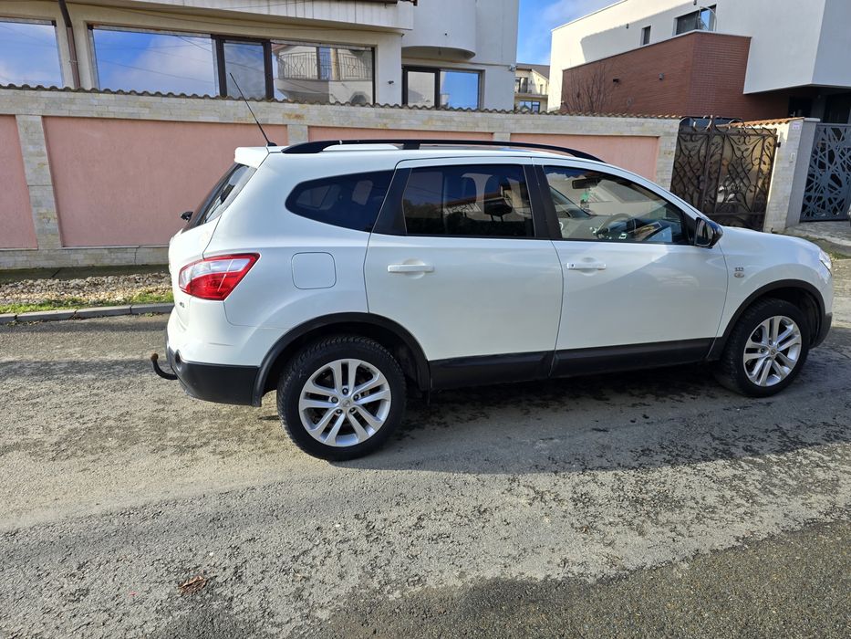 Nissan qashqai +2 volan pe dreapta