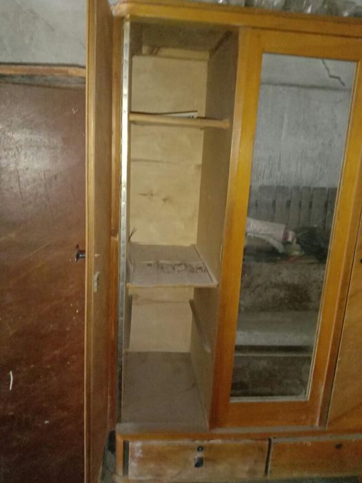 Старинный шифонер