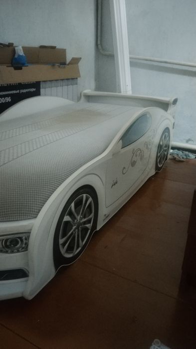 Кровать детская машина.