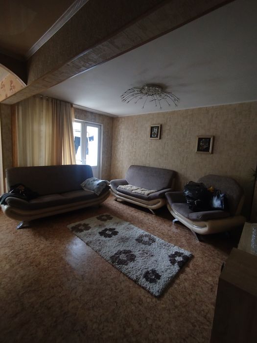 Продам квартиру на 7 районе.