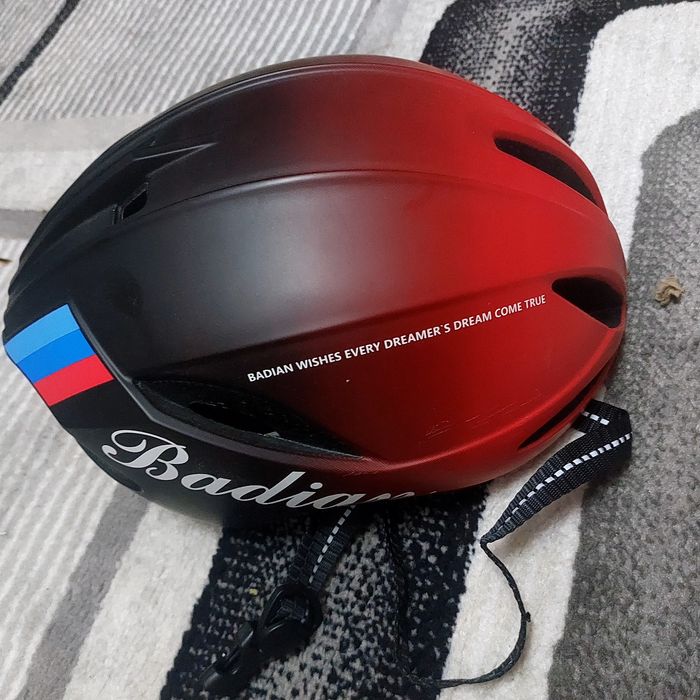 Шлем шоссейный для велосипеда