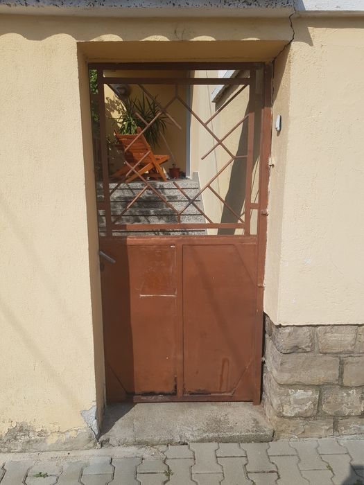 Метални врати гаражни плюс входна врата