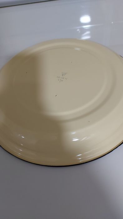 лаган  эмалировинный абсолютно новый