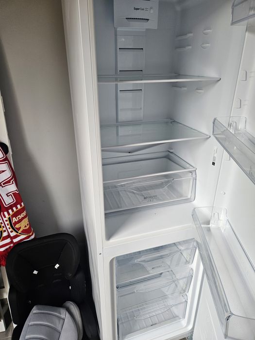 Продавам хладилник фризер.