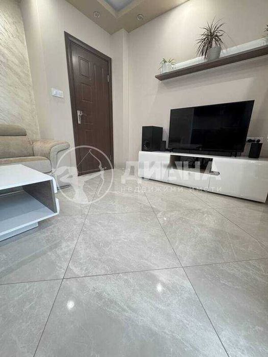 Продава се Тристаен апартамент в Пловдив, Христо Смирненски - 90 кв.м за 1945 €/кв.м - Снимка #3