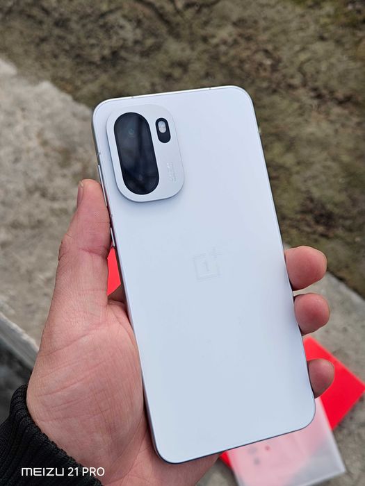 Oneplus Ace 6 12/256 Gb sotiladi