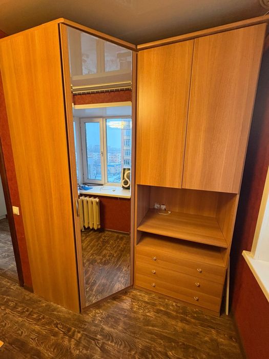 Шкаф угловой с зеркалом