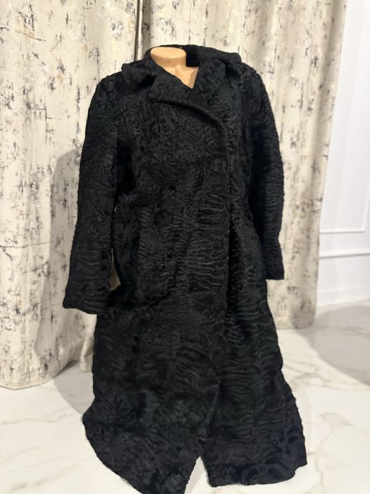 Haine  din astrahan pretul intre 100-300 de lei bucata