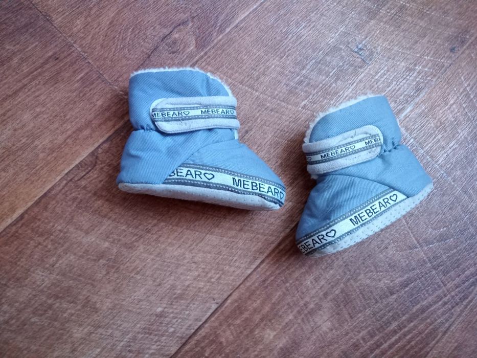 Продам комбинезон,пинетки,сумку