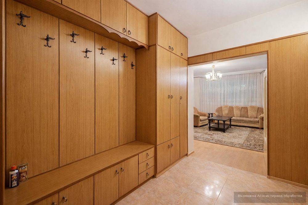 Тристаен апартамент под наем в Център