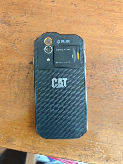 Мобилен телефон с термокамера Cat S60