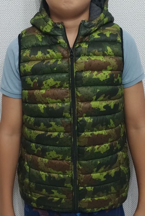 Продам жилетку детскую