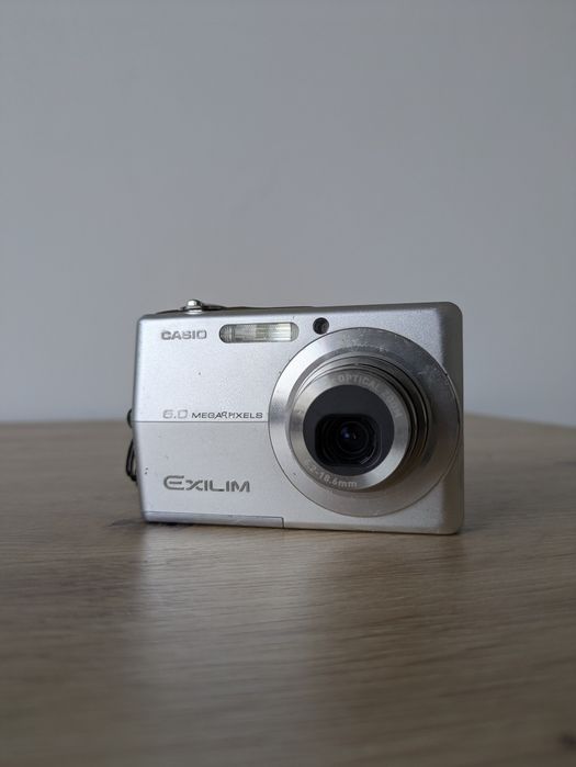 Casio EXILIM Z600 - РЕТРО СНИМКИ Дигитален Фотоапарат Стил Y2K (Year 2000)