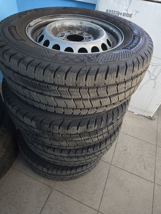 Зимни бусови гуми с джанти за мерцедес