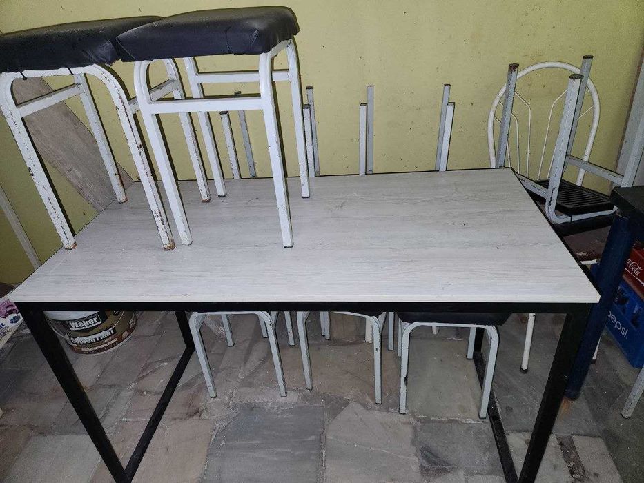 Офисная мебель срочно продаётся.