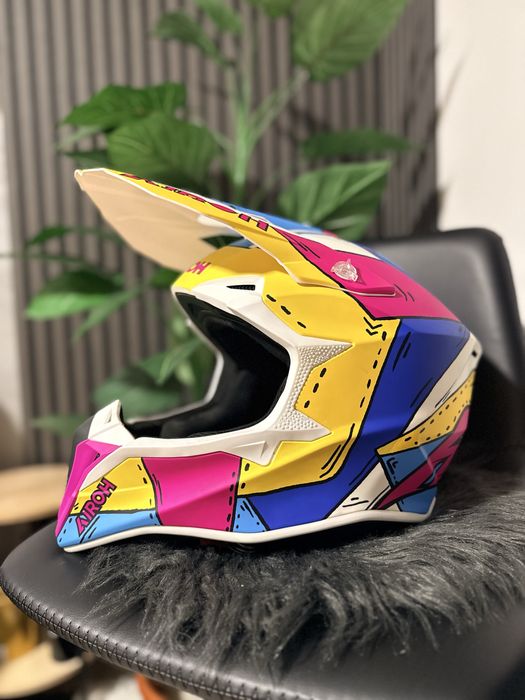 Casca motocross- Airoh Wraaap- editie limitata