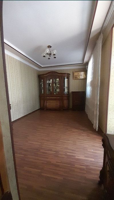 Чорсу Фаробий кўчада 2 хоналик уй