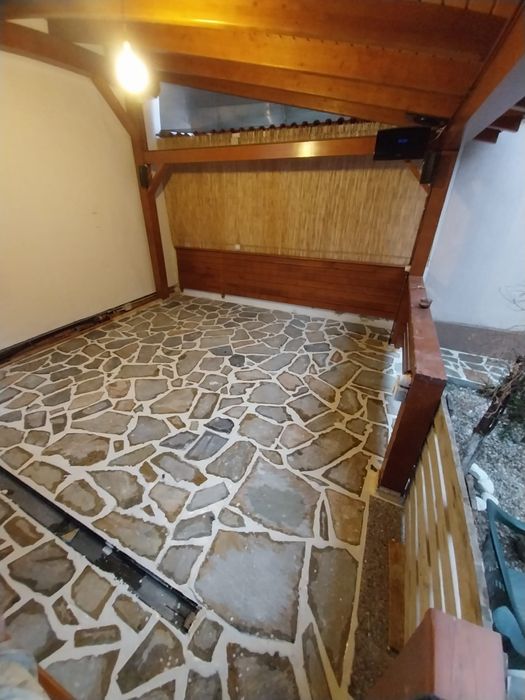 Bolovani decorativi și piatră naturală