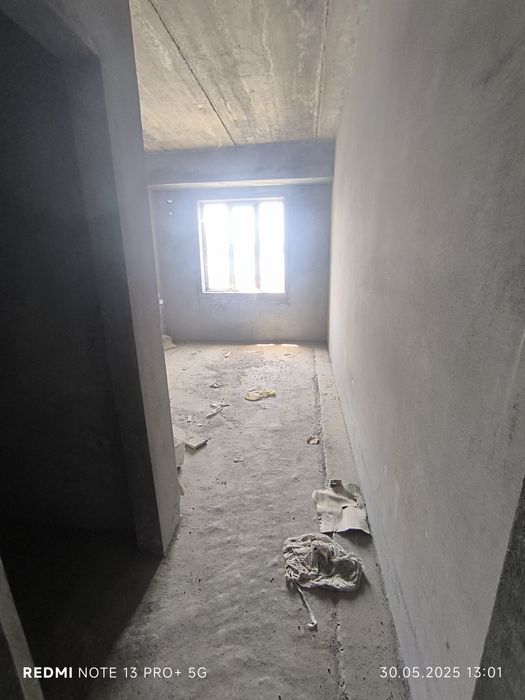 1 хонали Уй сотилади 1/3/3. 132 м кв Сергили мошина обзор каршисида