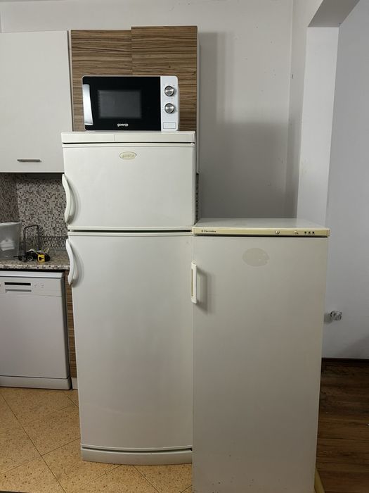 Хладилник с камера и фризер